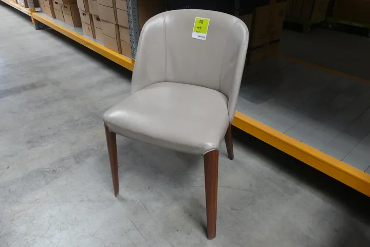 1x Stuhl